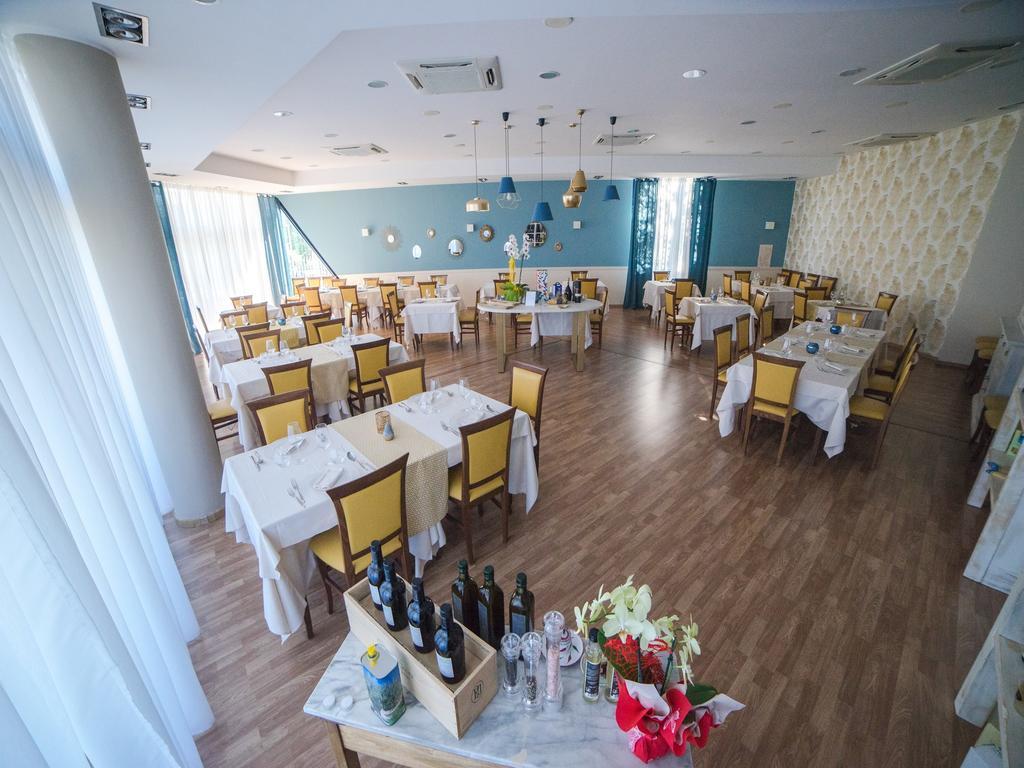Hotel Select Atessa ภายนอก รูปภาพ