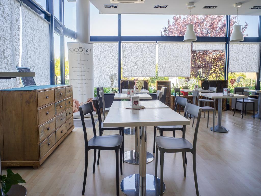 Hotel Select Atessa ภายนอก รูปภาพ